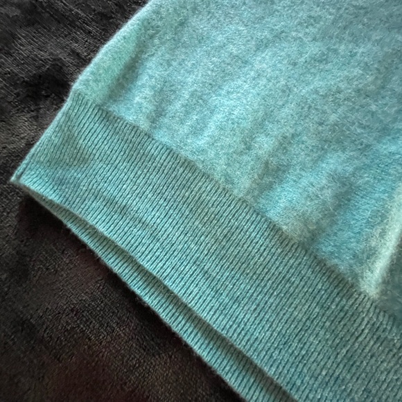 Tahari 100% Cashmere Turquoise Sweater Size L — Luxe & Cozy! - Picture 11 of 15